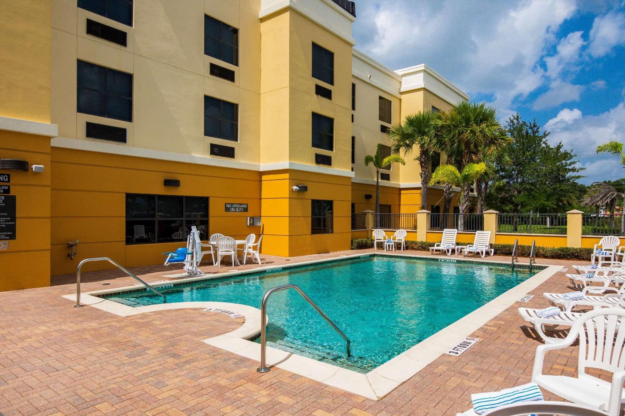 Comfort Suites Vero Beach I-95 Exteriér fotografie